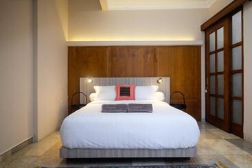 هتل Sareh Villa By The Lavana