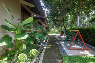 هتل Sareh Villa By The Lavana