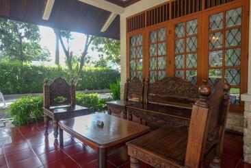 هتل Sareh Villa By The Lavana