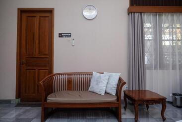 هتل Sareh Villa By The Lavana
