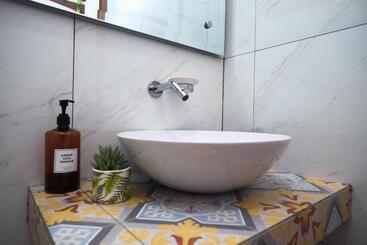 هتل Sareh Villa By The Lavana