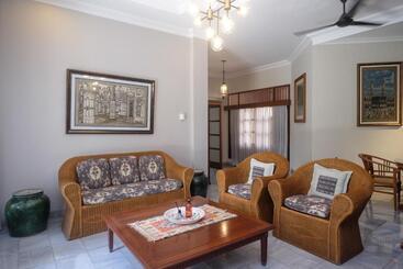 هتل Sareh Villa By The Lavana