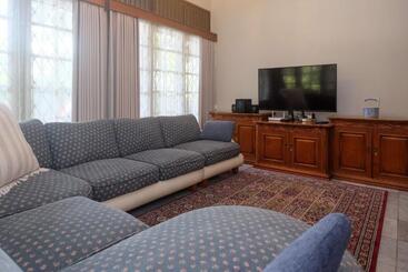 هتل Sareh Villa By The Lavana