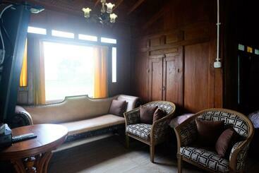 هتل The Lavana Pondok Anugerah