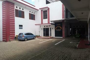 בית מלון כפרי Wisma Galiharum Banjarnegara