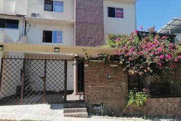 پانسیون Casa Shambieda