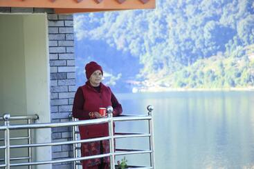 پانسیون Fewa View Guest House