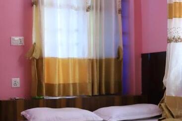 پانسیون Fewa View Guest House
