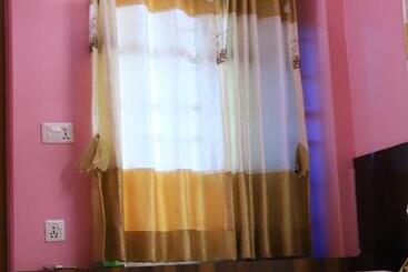 پانسیون Fewa View Guest House