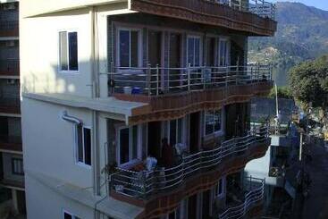 پانسیون Fewa View Guest House