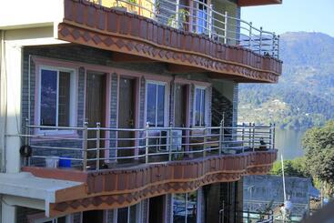 پانسیون Fewa View Guest House