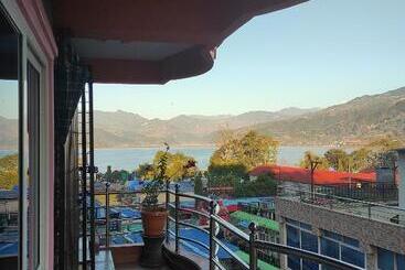 پانسیون Fewa View Guest House