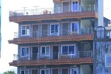 پانسیون Fewa View Guest House