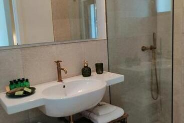 پانسیون Intornoalnoce Suites