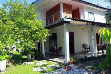 پانسیون Sumith Villa