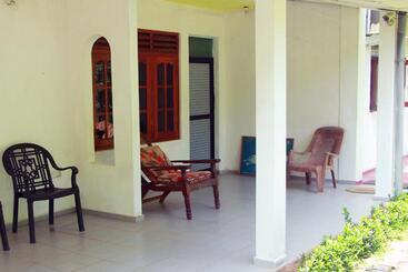 پانسیون Sumith Villa