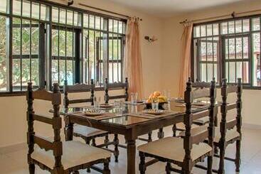 Bahari Dhow Beach Villas