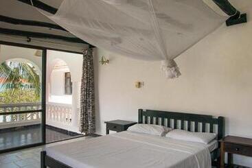 Bahari Dhow Beach Villas