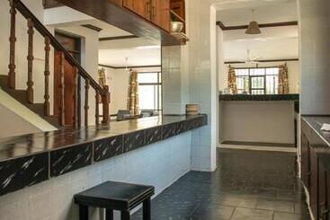 Bahari Dhow Beach Villas