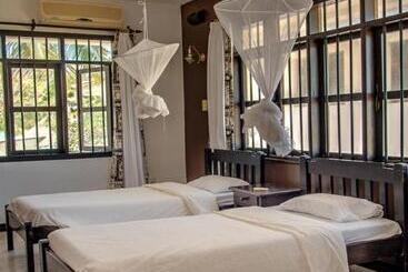 Bahari Dhow Beach Villas