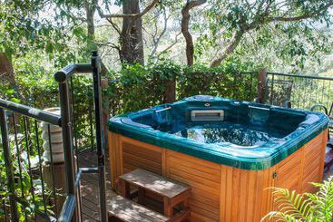 تختخواب و صبحانه Hideaway Haven