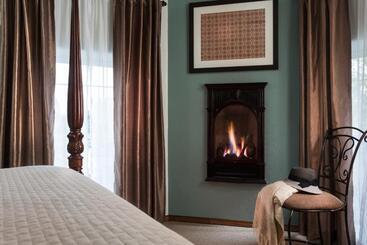 تختخواب و صبحانه The Roosevelt Inn