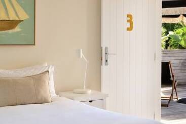 هتل Atlantic Byron Bay