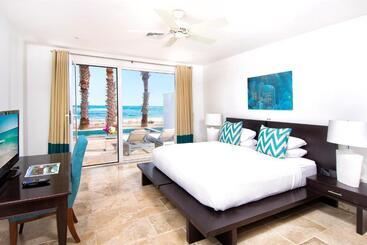 هتل Coral Beach Club Villas & Marina
