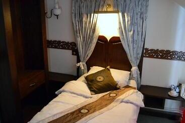 هتل Ely Guest House