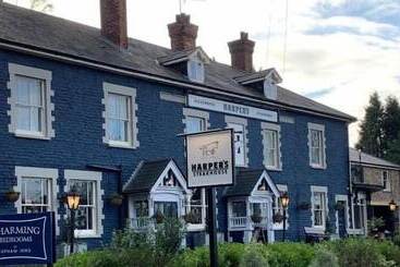 ホテル Harper S Steakhouse With Rooms, Haslemere