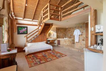 هتل Issimo Suites