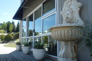 هتل Lake Wanaka Lodge