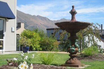 هتل Lake Wanaka Lodge