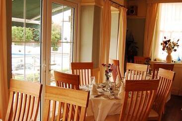 The Moelwyn Hotel & Restaurant