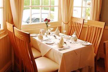 The Moelwyn Hotel & Restaurant