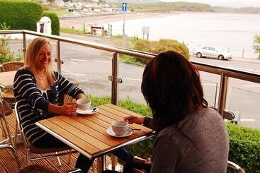 The Moelwyn Hotel & Restaurant