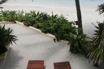 هتل The Palms Oceanfront Suites