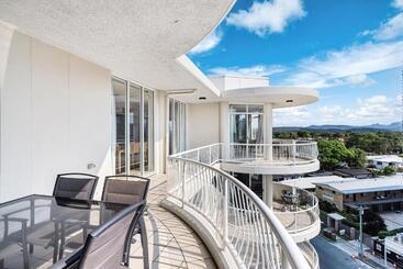 Kirra Beach Apartments