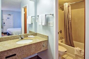 Motel 6buffalo, Ny  Airport  Williamsville