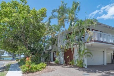아파트 Noosa Outrigger Beach Resort