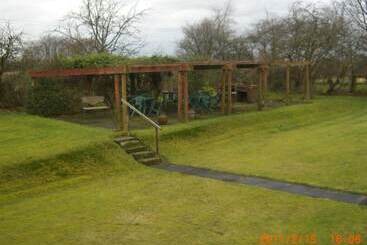 پانسیون Ash Farm Country House
