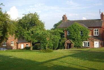 پانسیون Ash Farm Country House