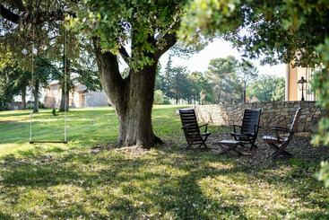 پانسیون Chateau Les Crostes