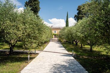 پانسیون Chateau Les Crostes