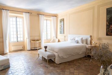 پانسیون Chateau Les Crostes