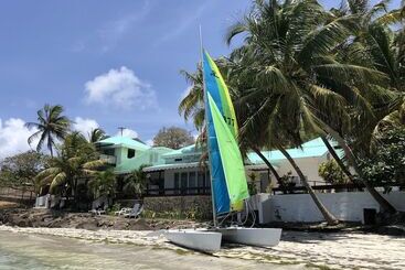استراحتگاه Bequia Beachfront Villa