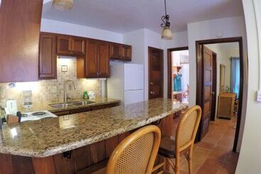 استراحتگاه Tradewinds Paradise Villas