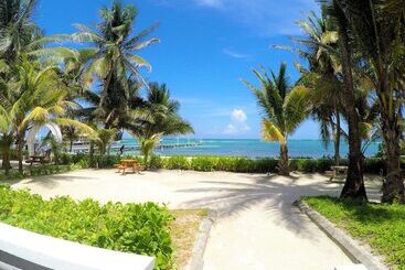 استراحتگاه Tradewinds Paradise Villas