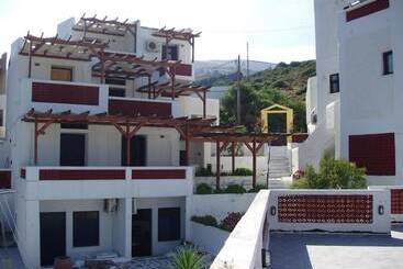 St George Studios & Apartments