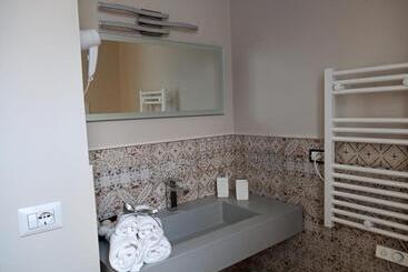 تختخواب و صبحانه Room 369